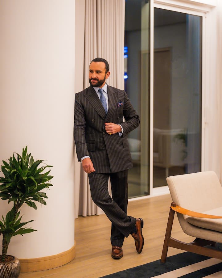 ३० वर्षांच्या फिल्मी करिअरमध्ये त्यांनी 'मैं खिलाडी तू अनारी, आरजू, कच्चे धागे, सलाम नमस्ते, हम तुम, लव आज कल, ओंकारा, गो गोवा गॉन, कल हो ना हो, परनीता, रेस यांसारख्या अनेक चित्रपटांमध्ये काम केले आहे. , टशन आणि तान्हाजी' या माध्यमातून त्याने सर्वांची मनं जिंकली आहेत.