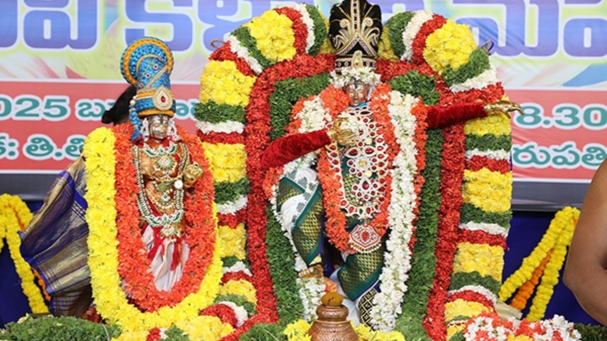 Tirumala: తిరుమలలో కొనసాగుతున్న భక్తుల రద్దీ.. జనవరి 19 వరకూ వైకుంఠ ద్వార దర్శనాలు!