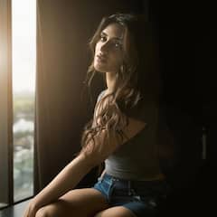 Sreeleela : క్రాప్ టాప్ డెనిమ్ షార్ట్స్​లో హాట్​ ఫోజులిచ్చిన శ్రీలీల.. కొకైన్​లా ఉందంటోన్న నెటిజన్