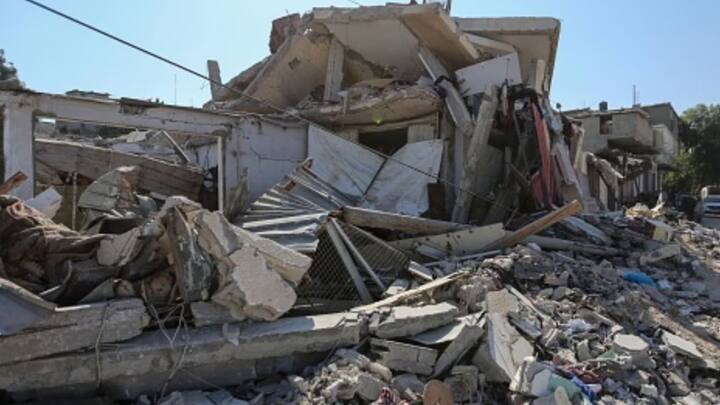 রাষ্ট্রপুঞ্জ-সহ আন্তর্জাতিক সংগঠনগুলির তরফে বার বার আবেদন করেও লাভ হয়নি। গাজা, ওয়েস্ট ব্যাঙ্কে  হামলা চালানো বন্ধ করেনি ইজরায়েল। ফলে হতাহতের সংখ্যা লাগাতার বাড়তে থাকে। ইজরায়েলের প্রধানমন্ত্রী বেঞ্জামিন নেতানিয়াহুর বিরুদ্ধে যুদ্ধাপরাধ, মানবাধিকার লঙ্ঘনের অভিযোগও ওঠে। তার পরও হামলা বন্ধ হয়নি। তাই গাজাকে ফের সারিয়ে তোলা কতদূর সম্ভব হবে, সেই নিয়ে সংশয় রয়েছে।