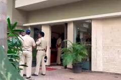 सैफ अली खान पर हमले से कुछ घंटे पहले से ही घर के अंदर था आरोपी, सामने आई बड़ी जानकारी