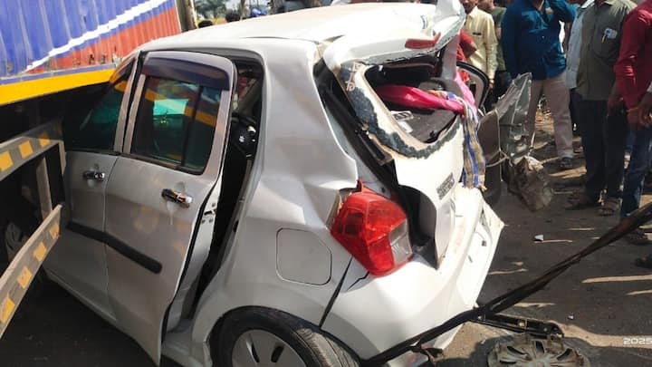 या कंटेनरने उडवलेल्या गाड्यामुळे आणि झालेल्या अपघातात अनेक जण जखमी झाल्याची माहिती समोर आली आहे. चालकाला शिक्रापूर हद्दीत नागरिकांनी अडवून चांगलाच चोप दिला आहे. शिक्रापूर पोलिसांनी त्याला ताब्यात घेतलेलं आहे. या घटनेचा व्हिडिओ देखील समोर आला आहे.