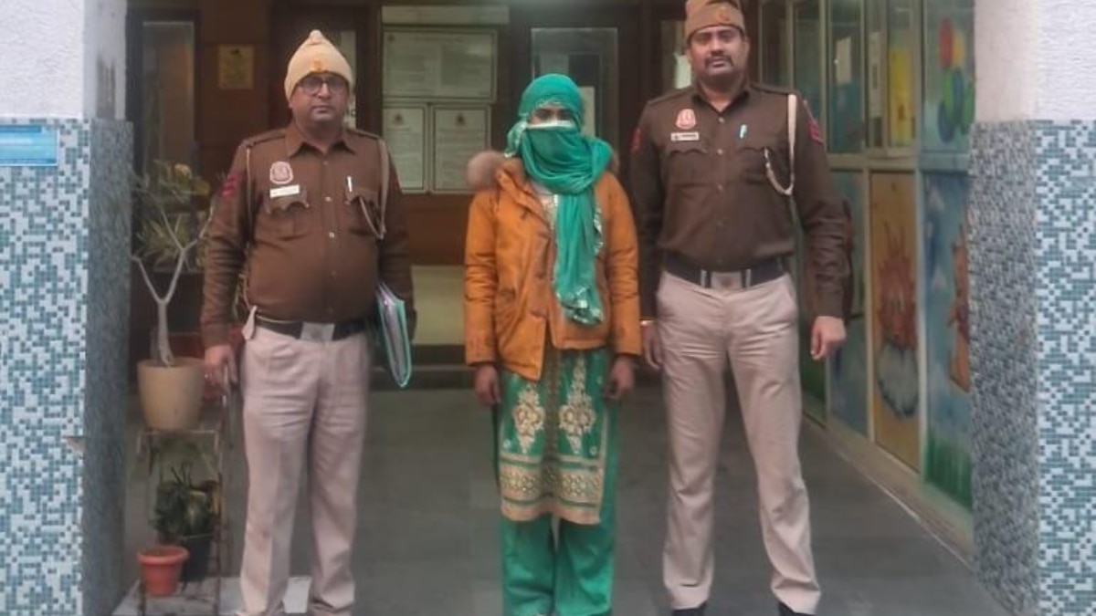 अवैध बांग्लादेशियों के खिलाफ दिल्ली पुलिस का एक्शन जारी, किन्नर बनकर रह रहे नागरिक को दबोचा