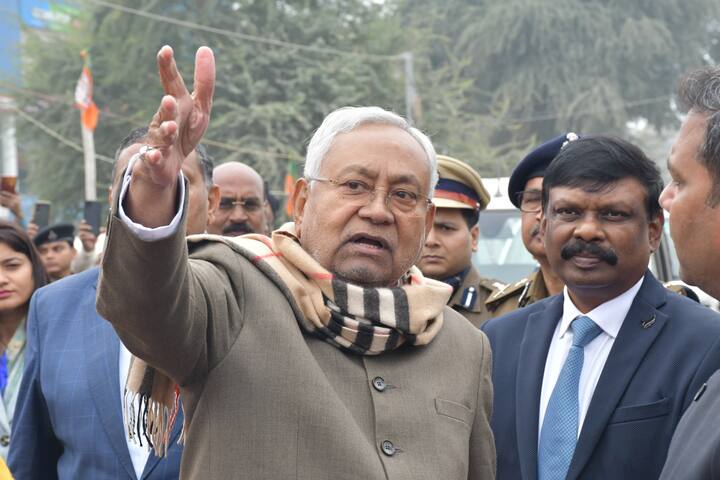 बिहार के मुख्यमंत्री नीतीश कुमार प्रगति यात्रा के तहत गुरुवार (16 जनवरी, 2025) को खगड़िया पहुंचे. उन्होंने खगड़िया के लिए कई बड़ी घोषणाएं कीं.