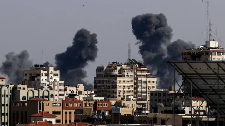 এক বছর তিন মাস ধরে চলছে যুদ্ধ। শেষ পর্যন্ত যুদ্ধবিরতিতে সম্মত হল ইরায়েল এবং প্যালেস্তাইনের হামাস সংগঠন। লিখিত চুক্তি স্বাক্ষরিত হয়নি এখনও। তবে মিশর, কাতার এবং আমেরিকার হস্তক্ষেপে শান্তিস্থাপনে সম্মতি হয়েছে দুই পক্ষ।