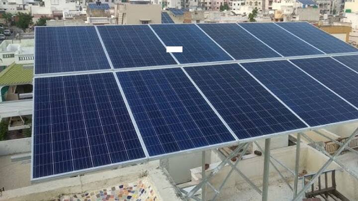 तो वहीं उपयोगिता-आधारित एकत्रीकरण मॉडल मॉडल के तहत डिस्कॉम यानी बिजली वितरण कंपनियों और राज्य द्वारा संचालित कंपनियां उपभोक्ताओं के घर में सोलर पैनल लगाएंगी, जिनके लिए वह उपभोक्ताओं से भुगतान लेगी.