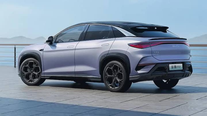BYD: BYD সিল সেডানের উপর ভিত্তি করে তার নতুন suv প্রদর্শন করবে। সিলিয়ন 7 হবে তার নতুন বৈদ্যুতিক কুপে এসইউভি। ল্সিক ডিজাইনের এই গাড়ি অনেকরদিন ধরেই ভারতের বাজারে নেমে আসার কথা ছিল।