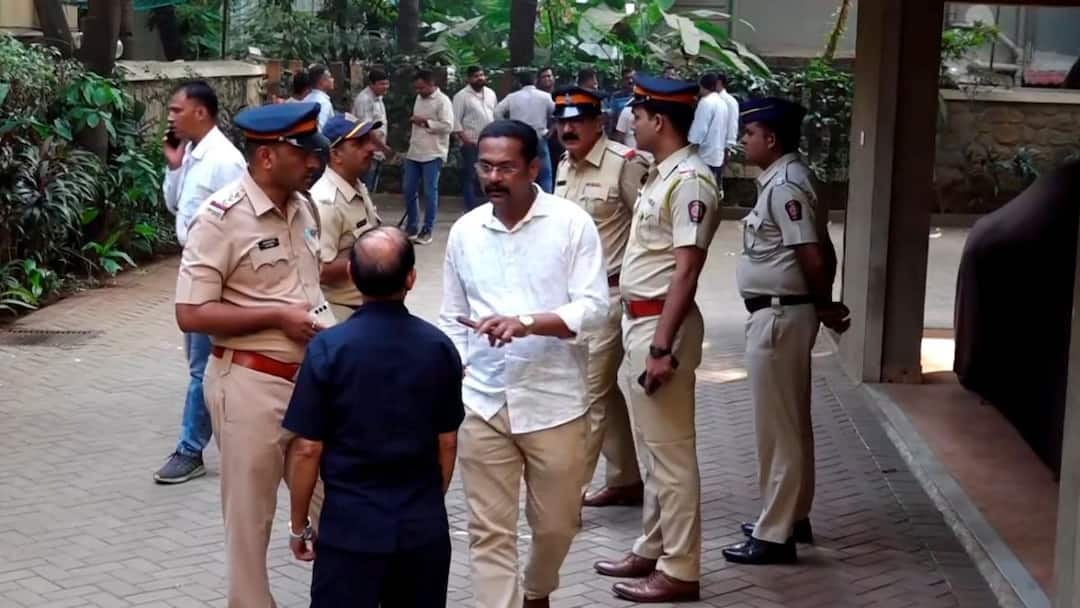 Saif Ali Khan's Attacker Demanded This Much Ransom, Scuffled With Maid, Reveals FIR Saif Ali Khan Attack FIR Copy Demanded This Much Ransom Scuffled With Maid Saif Ali Khan's Attacker Demanded This Much Ransom, Scuffled With Maid, Reveals FIR