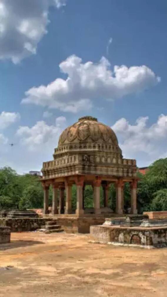 दिल्ली के होज खास में प्रोपोज डे पर बिताएं रोमांटिक दिन और इन अद्भुत जगहों को भी करें एक्सप्लोर