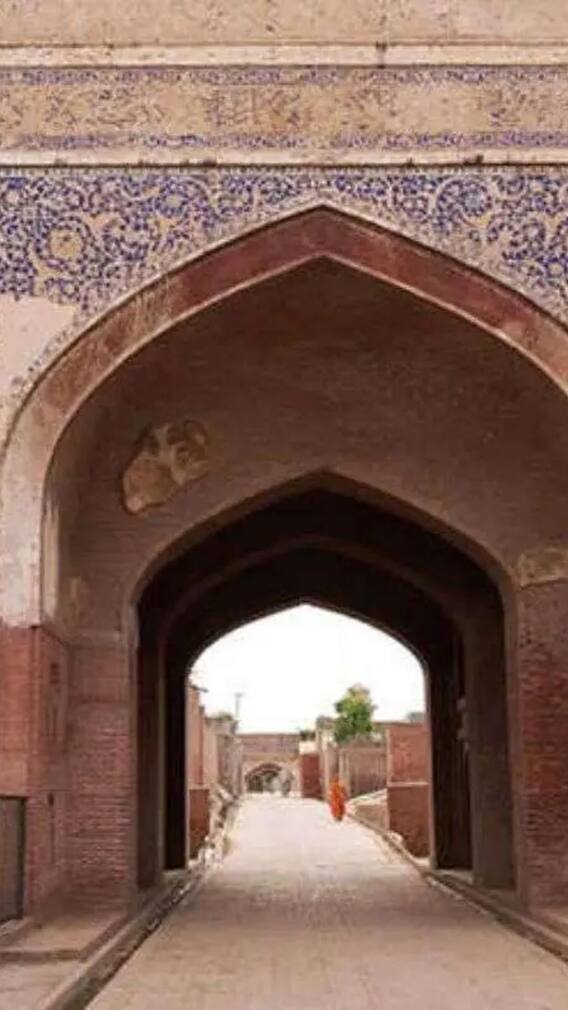 अलीगढ़ में घूमने के लिए इन 5 जगहों को न करें मिस, जानें पूरी लिस्ट