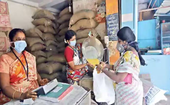 ਇਨ੍ਹਾਂ ਲੋਕਾਂ ਦੇ ਨਾਮ ਰਾਸ਼ਨ ਕਾਰਡ ਸੂਚੀ ਵਿੱਚੋਂ ਸਭ ਤੋਂ ਪਹਿਲਾਂ ਹਟਾਏ ਗਏ ਹਨ। ਜੇ ਤੁਸੀਂ ਚਾਹੁੰਦੇ ਹੋ ਕਿ ਤੁਹਾਡਾ ਨਾਮ ਰਾਸ਼ਨ ਕਾਰਡ ਸੂਚੀ ਵਿੱਚੋਂ ਨਾ ਹਟਾਇਆ ਜਾਵੇ। ਇਸ ਲਈ ਇਹ ਗਲਤੀਆਂ ਕਰਨ ਤੋਂ ਬਚੋ। ਆਓ ਅਸੀਂ ਤੁਹਾਨੂੰ ਉਨ੍ਹਾਂ ਬਾਰੇ ਦੱਸਦੇ ਹਾਂ।