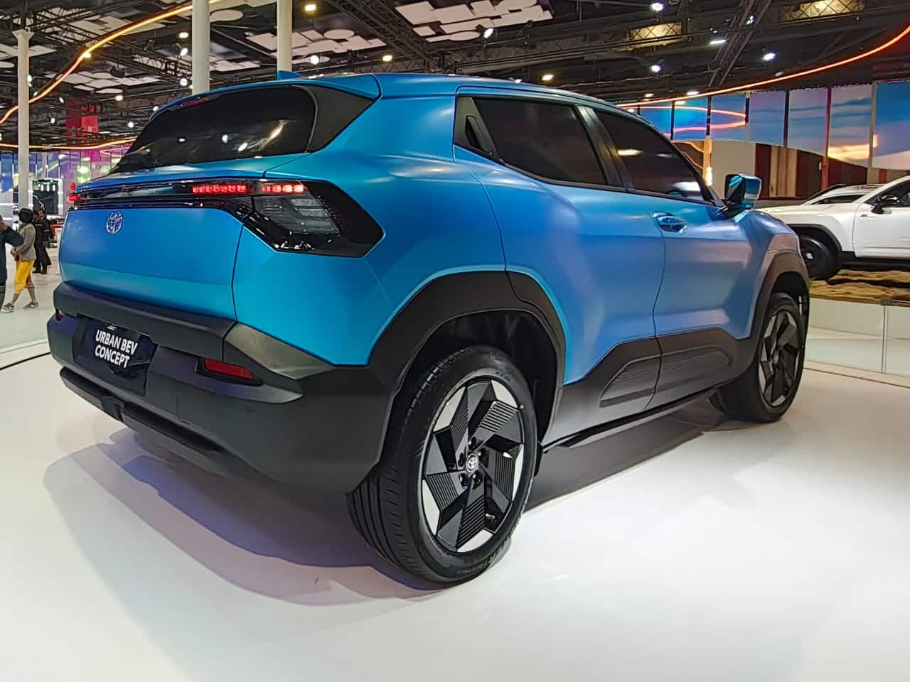 Auto Expo 2025 :  টয়োটা আরবান ক্রুজার ইভি এল প্রকাশ্য়ে, এখানে রইল বৈশিষ্ট্য ও ছবি