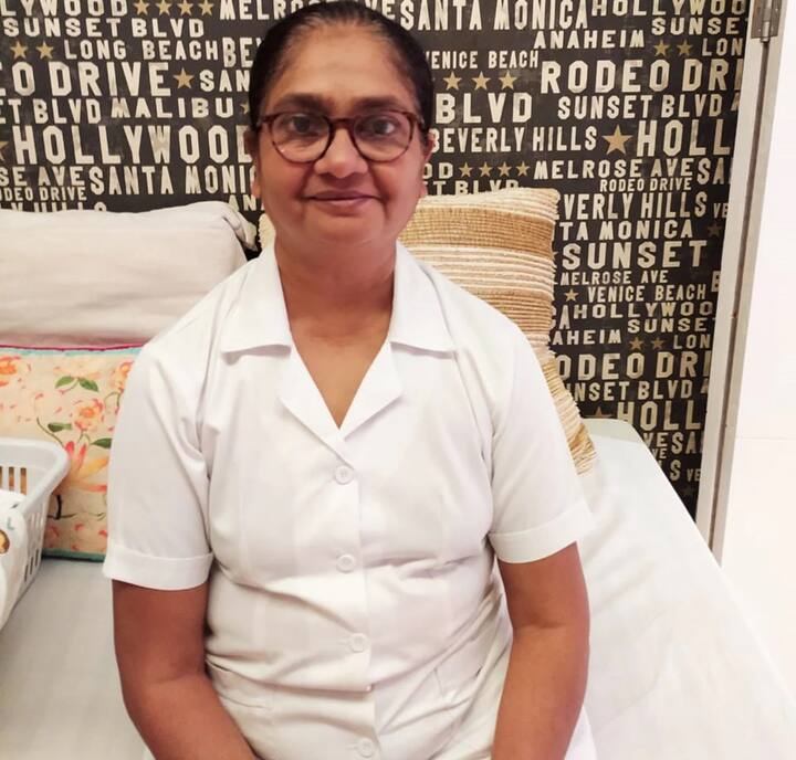 बता दें कि गुरुवार की रात सैफ अली खान के घर में एक शख्स चोरी के इरादे से घुसा था. जिसने एक्टर पर चाकू से 6 वार किया. इस वक्त सैफ अस्पताल में भर्ती है.