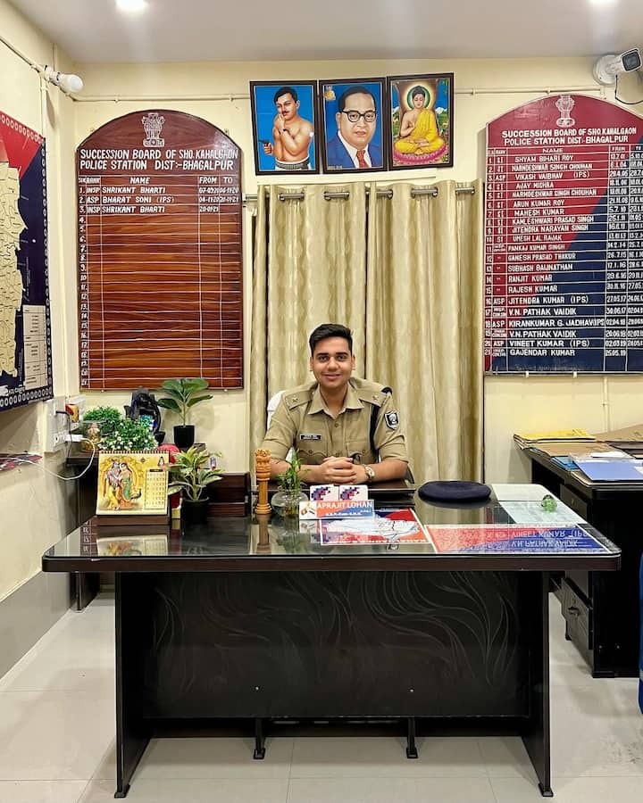 आइए जानते हैं कि अपराजित लोहान कौन हैं. 2020 बैच के आईपीएस ऑफिसर अपराजित लोहान हिसार (हरियाणा) के रहने वाले हैं. उन्होंने बिहार कैडर चुना. अभी पटना की यातायात व्यवस्था कैसे ठीक हो इसको लेकर खूब काम कर रहे हैं.