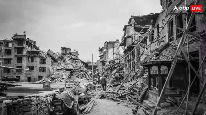 પૃથ્વી 12 ટેક્ટૉનિક પ્લેટો પર ટકી છે. આ પ્લેટો અથડાતી વખતે જે ઊર્જા નીકળે છે તેને ભૂકંપ કહેવામાં આવે છે. ભૂકંપની તીવ્રતા 1 થી 9 ના સ્કેલ પર માપવામાં આવે છે.