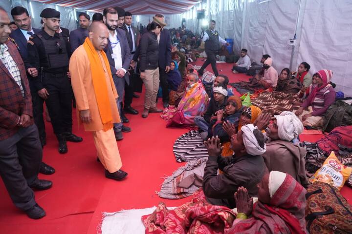 इसके अलावा उन्होंने लोगों में कंबल वितरण भी किया.