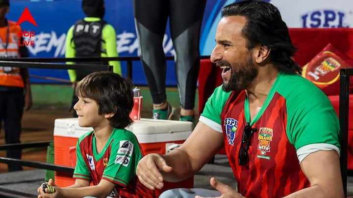 প্রথমে অটোচালককে বলা হয়েছিল হোলি ফ্যামিলি হাসপাতালে নিয়ে যেতে। তারপরে বলা হয় লীলাবতী হাসপাতালে নিয়ে যেতে। অটোয় যেতে যেতে কাউকে ফোন করেননি সেফ। কেবল তাঁর দুই সন্তানের সঙ্গেই কথা বলছিলেন। তবে সেই কথায় ছিল না আতঙ্কের কিছু। যেন সাধারণভাবেই কথা বলছেন।