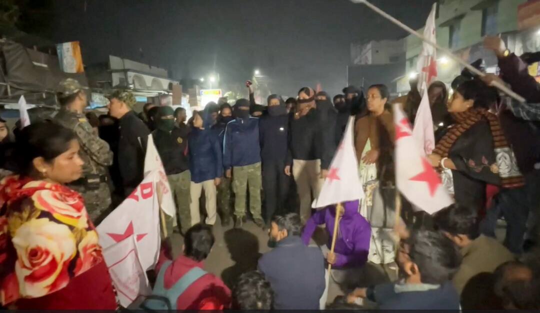 Suspension Of 12 Doctors For 'Negligence' Sparks Fresh Fight Between CM Mamata & Junior Medics Bengal Expired Medicines case 12 Doctors suspended For Negligence Sparks Fresh Protests Mamata Banerjee Suspension Of 12 Doctors For 'Negligence' Sparks Fresh Fight Between CM Mamata & Junior Medics