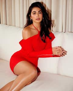 Pooja Hegde : దేవా కోసం హాట్ రెడ్ డ్రెస్​లో ముస్తాబైన పూజా హెగ్డే.. షాహిద్ కపూర్​తో కలిసి యాక్షన్ థ్రిల్లర్​తో వస్తోన్న బ్యూటీ