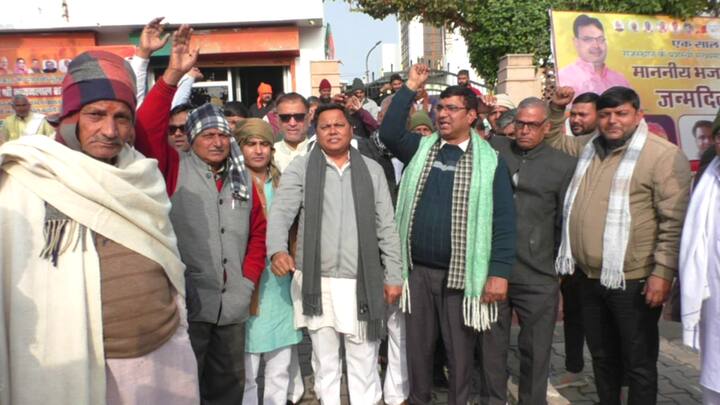 राजस्थान सरकार द्वारा एक राज्य एक चुनाव के तहत सरपंचों का कार्यकाल ख़त्म होने के बाद उनका एक वर्ष के लिए कार्यकाल बढ़ाया गया है.सरपंचों का कार्यकाल बढ़ाने से ग्राम सरपंचों में खुशी का माहौल है. अब गांव के विकास के कार्य कराये जा सकेंगे.