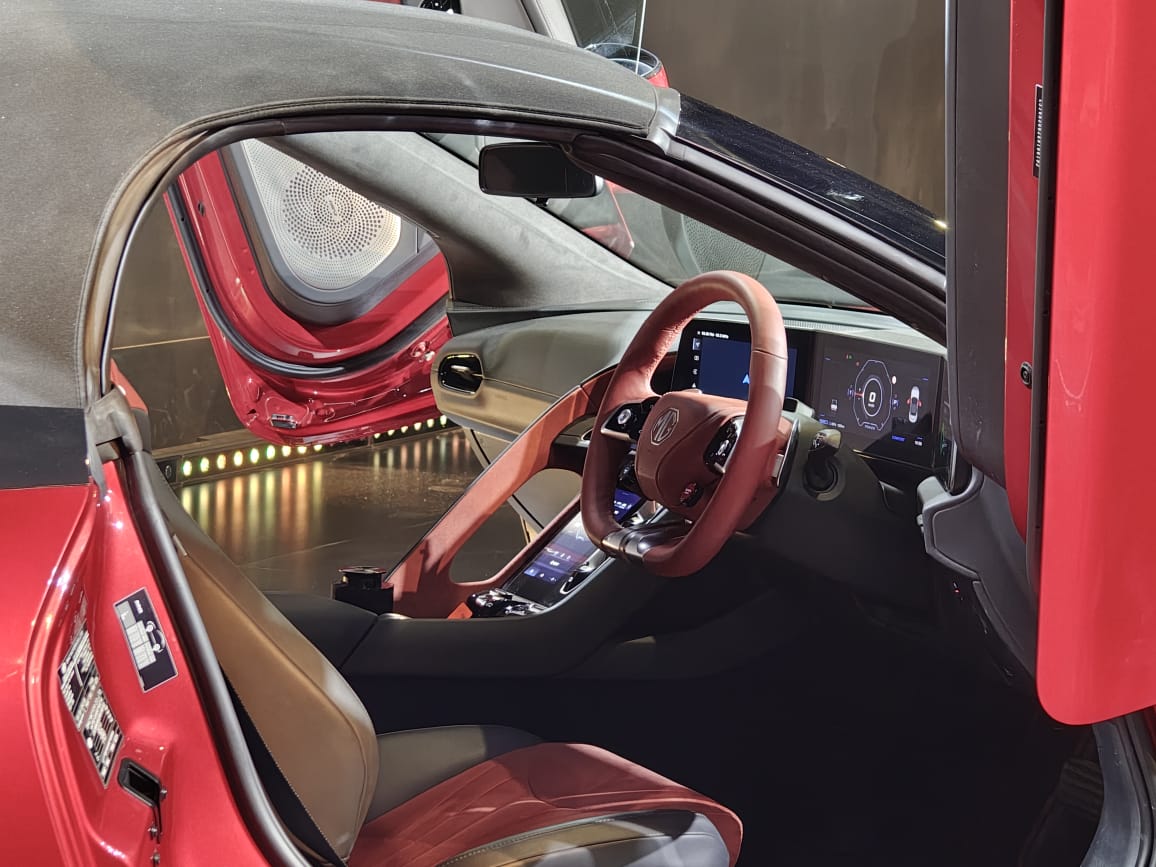 Auto Expo में पेश हुई MG की पहली इलेक्ट्रिक स्पोर्ट्स कार, डिजाइन देखकर हार जाएंगे दिल