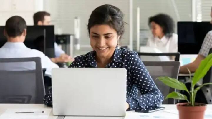 मध्य प्रदेश सरकार द्वारा भी महिलाओं के लिए तरह-तरह की स्कीमें चलाई जाती है. साल 2023 में मध्य प्रदेश सरकार की ओर से महिलाओं के लिए मुख्यमंत्री लाडली बहन योजना शुरू की गई. जिसके तहत उन्हें सीधा आर्थिक लाभ दिया जाता है.