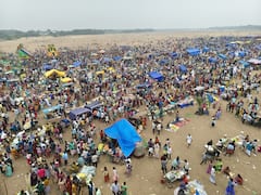 தமிழகத்தை மிரளவைத்த ஆற்று திருவிழா; ஆற்றில் குவிந்த பொதுமக்கள்