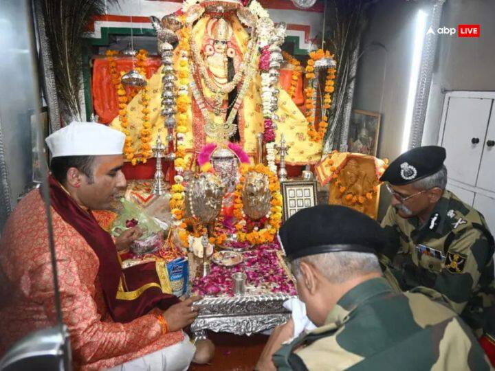 तनोत माता के मंदिर की मान्यता पूरे भारत में है. हजारों बम गिरने के बावजूद इस मंदिर का कुछ नहीं बिगाड़ पाएं. कहा जाता है कि 1965 और 1971 में पाकिस्तानी सेना ने 3000 से अधिक बम गिए लेकिन इस मंदिर पर खरोत नहीं आई.
