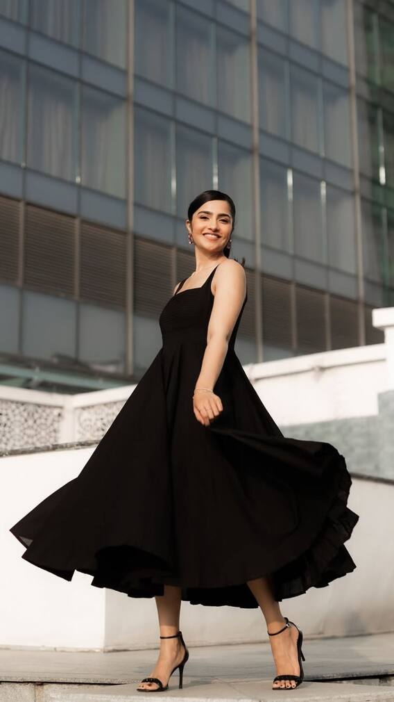 ఎన్టీఆర్-ప్రశాంత్ నీల్ హీరోయిన్ రుక్మిణి వసంత్ ఎంత అందంగా ఉందో!