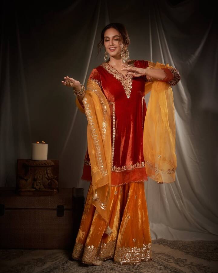 હવે લેટેસ્ટ ફોટોશૂટમાં અભિનેત્રીનો ગ્લેમરસ લુક કેમેરામાં કેદ થયો છે. આ તસવીરોમાં તે ટ્રેડિશનલ લુકમાં આકર્ષક લાગી રહી છે.
