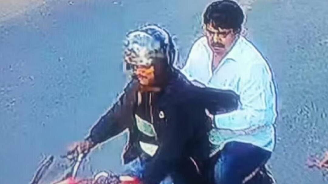 Umesh pal murder case atiq ahmed gangster Guddu Muslim fled to Dubai by changing name ann Guddu Muslim: यूपी पुलिस को चकमा देकर गुड्डू मुस्लिम फरार, सैयद वसीउद्दीन बनकर भागा दुबई, मचा हड़कंप