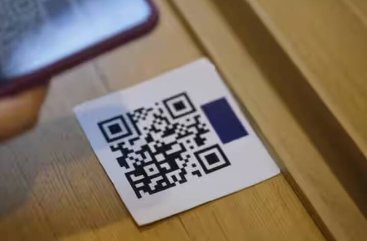 ਇਸ ਡਿਜੀਟਲ ਯੁੱਗ ਵਿੱਚ ਅਸੀਂ ਸਾਰੇ ਭੁਗਤਾਨ ਕਰਨ ਲਈ UPI ਐਪਸ ਦੀ ਵਰਤੋਂ ਕਰਦੇ ਹਾਂ। UPI ਐਪਸ ਦੇ ਨਾਲ, ਅਸੀਂ QR ਕੋਡ ਸਕੈਨ ਕਰਕੇ ਇੱਕ ਦੂਜੇ ਦੇ ਖਾਤਿਆਂ ਵਿੱਚ ਪੈਸੇ ਟ੍ਰਾਂਸਫਰ ਕਰ ਦਿੰਦੇ ਹਾਂ।