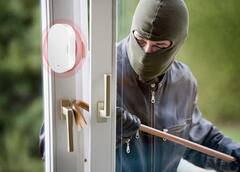 Smart Gadgets: ઘરમાં લગાવી દો આ 5 સ્માર્ટ ગેઝેટ્સ, ચોર ઘરમાં ઘૂસતા પણ ડરશે