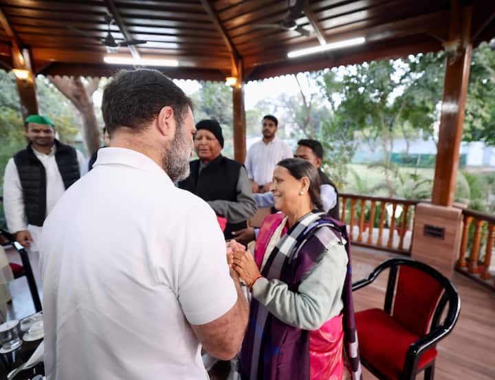 राबड़ी आवास पर खुद राबड़ी देवी औल लालू यादव ने उनका राहुल गांधी का स्वागत किया. यह मुलाकात तकरीबन 30 मिनट तक चली.