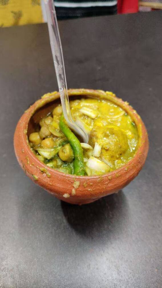 गाजियाबाद में कहां मिलते हैं सबसे सस्ते और स्वादिष्ट कढ़ी-चावल?