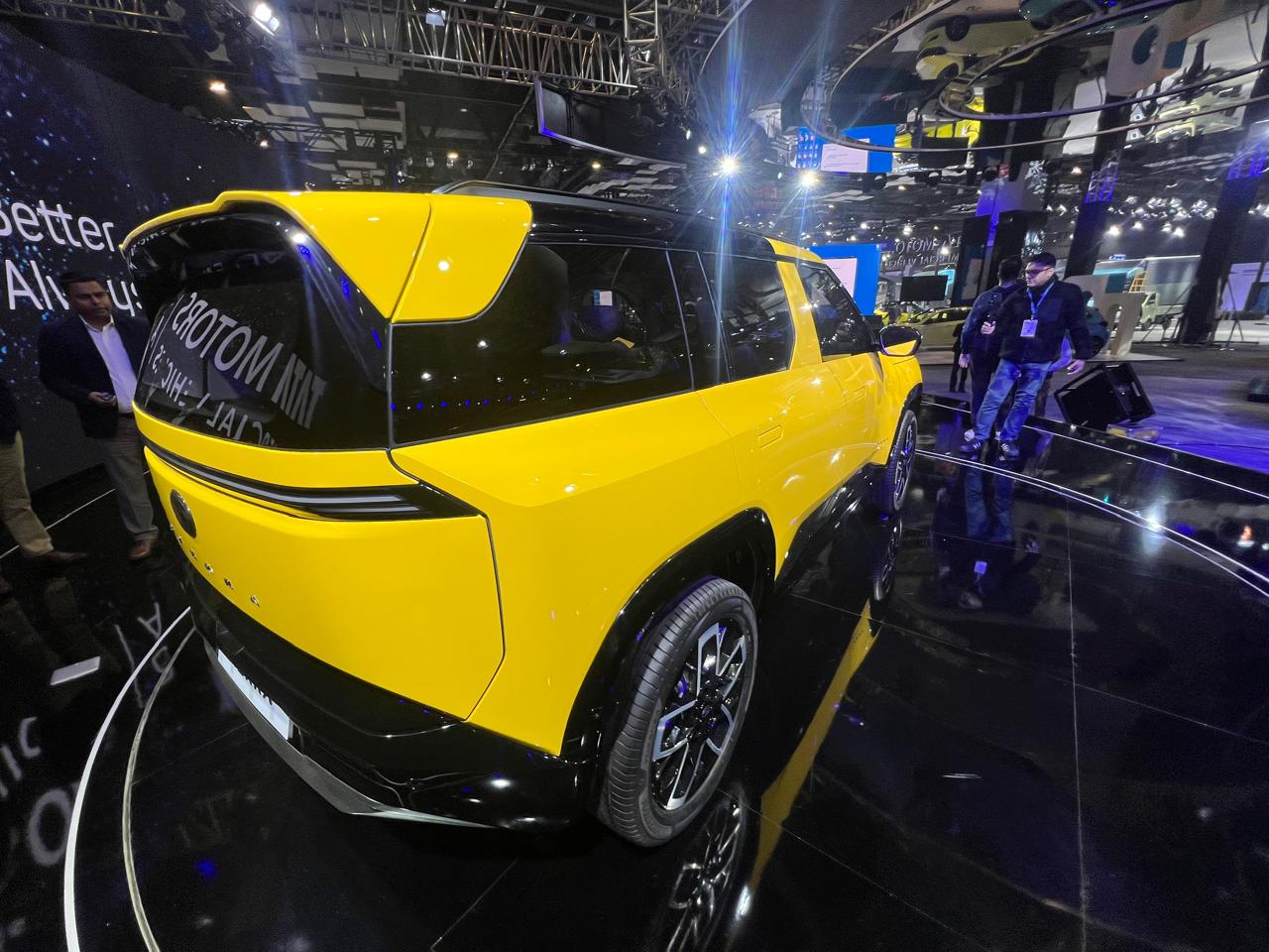 Auto Expo 2025: टाटा सिएरा के फर्स्ट लुक ने जीता सबका दिल, कीमत से फीचर्स तक यहां जानें सब