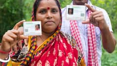 क्या आपके पास भी है साइबर कैफे का बना पीवीसी आधार कार्ड, ये हो सकती हैं दिक्कतें