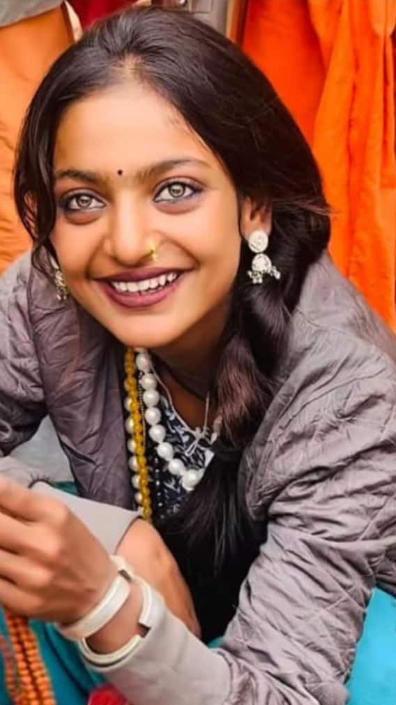 महाकुंभ की एमपी की मोनालिसा, आंखों के दीवाने हुए देखने वाले