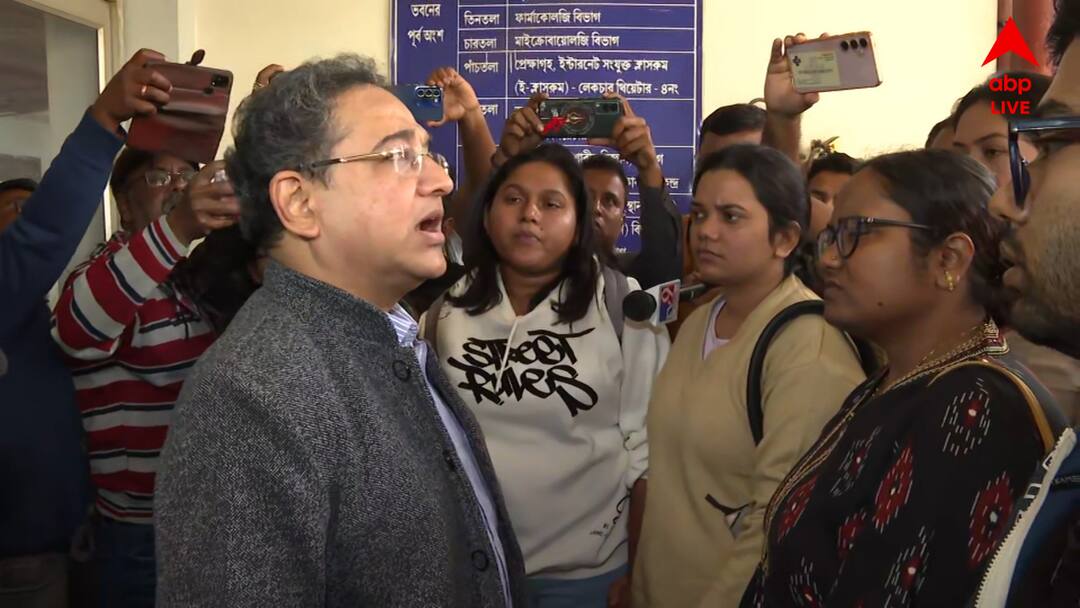 Medinipur Medical College : ফের উত্তেজনা মেদিনীপুর মেডিক্যাল কলেজে, নতুন সুপারকে ঘিরে ধরলেন জুনিয়র ডাক্তাররা Medinipur Medical College Junior Doctors Agitated Gheraoed Newly Appointed Super Medinipur Medical College : ফের উত্তেজনা মেদিনীপুর মেডিক্যাল কলেজে, নতুন সুপারকে ঘিরে ধরলেন জুনিয়র ডাক্তাররা