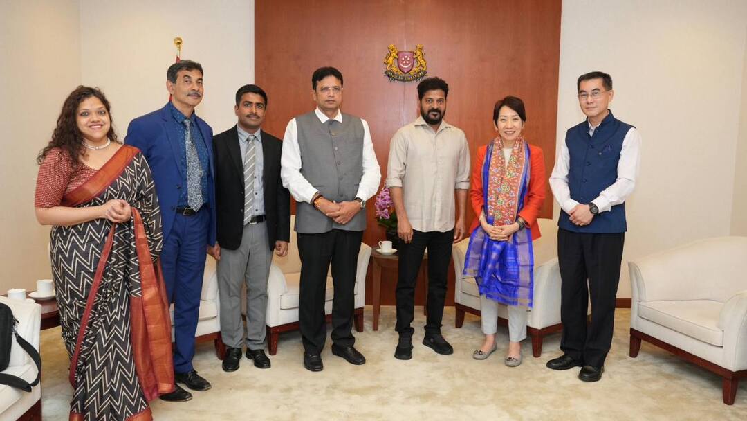 Telangana CM Singapore Tour : హైదరాబాద్లో రూ. 3,500 కోట్లతో ఏఐ బేస్డ్ డేటా సెంటర్ - రెండో రోజు సింగపూర్ లో పర్యటించిన సీఎం AI-based data center in Hyderabad worth Rs 3,500 crore - CM visits Singapore on second day Telangana CM Singapore Tour : హైదరాబాద్లో రూ. 3,500 కోట్లతో ఏఐ బేస్డ్ డేటా సెంటర్ - రెండో రోజు సింగపూర్ లో పర్యటించిన సీఎం