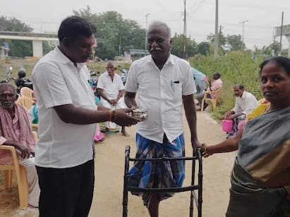 Pongal sports competition for the differently-abled in Karur மாற்றுத்திறனாளிகளுக்கான விளையாட்டுப் போட்டி -  வெற்றி பெற்றவர்களுக்கு பரிசு வழங்கப்பட்டது