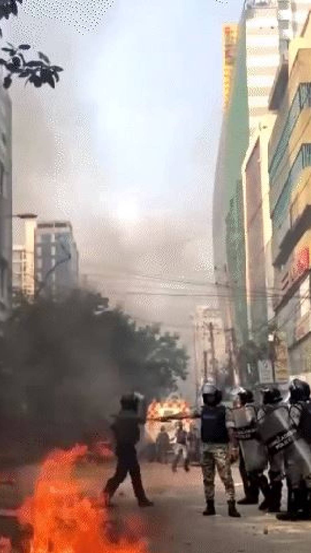 मालदा में बांग्लादेश की तरफ से गैस बम फेके गए | ABP SHORTS