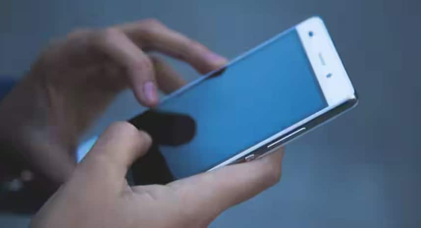 tired-of-slow-speed-of-smartphone-do-these-changes-to-make-it-superfast Smartphone ਦੀ Slow Speed ਤੋਂ ਹੋ ਪਰੇਸ਼ਾਨ ਤਾਂ ਤੁਰੰਤ ਕਰੋ ਆਹ ਕੰਮ, ਨਵੇਂ ਦੀ ਤਰ੍ਹਾਂ ਦੌੜੇਗਾ ਫੋਨ