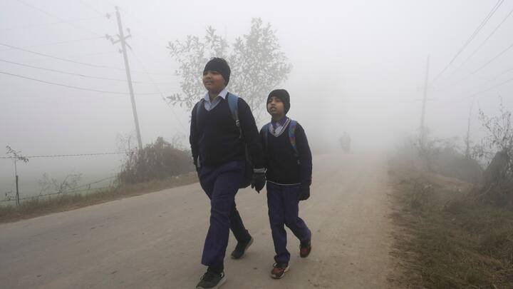 पश्चिमी विक्षोभ का असर अब मैदानी इलाकों में देखने को मिल रहा है. एक ताजा पश्चिमी विक्षोभ 18 जनवरी से और दूसरा 22 जनवरी से एक्टिव हो सकता है. नए पश्चिमी विक्षोभ की वजह से कई राज्यों में देखने को मिला है.