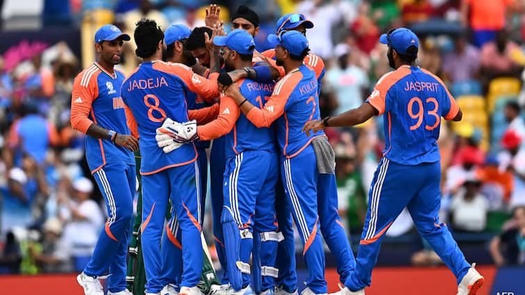 Ranji Trophy: ચેમ્પિયન ટ્રોફીમાંથી બહાર થયા બાદ હવે રણજી ટ્રોફી રમશે આ સ્ટાર બોલર Mohammed Siraj likely to play for Hyderabad in Ranji Trophy game against Vidarbha Ranji Trophy: ચેમ્પિયન ટ્રોફીમાંથી બહાર થયા બાદ હવે રણજી ટ્રોફી રમશે આ સ્ટાર બોલર