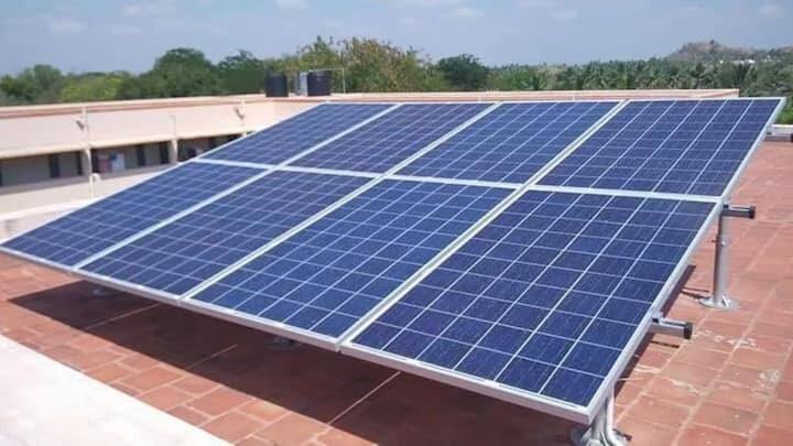 ભારત સરકાર લોકોને સોલાર પેનલ લગાવવા માટે પણ મદદ કરે છે. ભારત સરકારે આ માટે પ્રધાનમંત્રી બિજલી યોજના શરૂ કરી છે. જે અંતર્ગત ઘરમાં સોલાર પેનલ લગાવવા પર સબસિડી આપવાની જોગવાઈ છે.