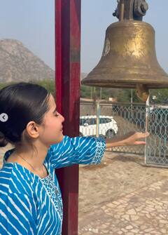 Uorfi Javed Pics: 400 सीढ़ियां चढ़कर महादेव की शरण में पहुंचीं उर्फी जावेद, हाथ जोड़कर लिया आशीर्वाद