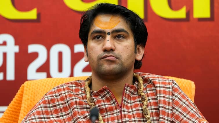 Dhirendra Krishna Shastri Bagheshwar Dham Demands changing name of Chhatarpur Dariya Ganj Railway station धीरेंद्र शास्त्री ने इस रेलवे स्टेशन का नाम बदलने की मांग की, बोले- 'इससे बागेश्वर धाम को...'