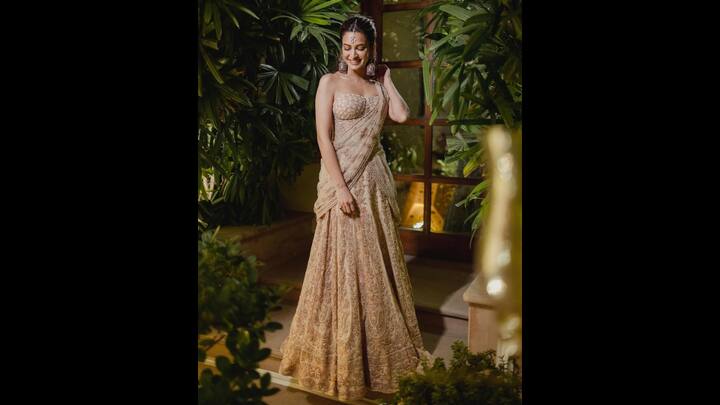 6. Kriti Kharbanda: Kriti Kharbanda has worn a floral corset paired with a lehenga and attached dupatta. Her outfit has been crafted with intricate threadwork and silver zari. The lehenga has been embellished with salma, dabka, zardozi embroidery, and sequins which add elegance to the look. (Image Source: Instagram/@ritukumarhq)