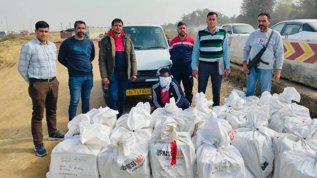 'फास्ट एंड फ्यूरियस' फिल्म से इंस्पायर शराब तस्कर ने पुलिस को दी चुनौती, कहा- 'पकड़ सको तो पकड़ लो' Liquor Smuggler Challenge Delhi Police Inspired by Fast and Furious Film ANN 'फास्ट एंड फ्यूरियस' फिल्म से इंस्पायर शराब तस्कर ने पुलिस को दी चुनौती, कहा- 'पकड़ सको तो पकड़ लो'